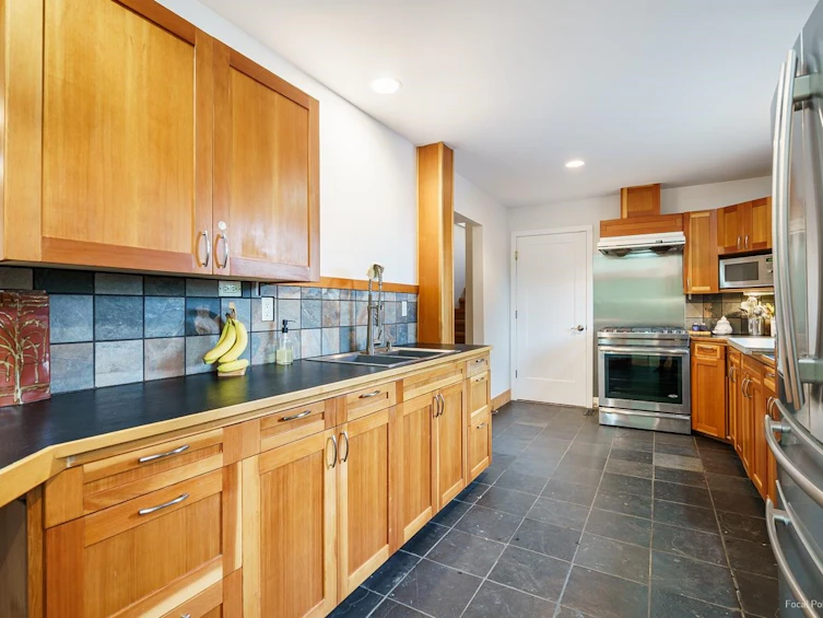 5 View Court, Port Moody, BC, V3H 3X3 - 4