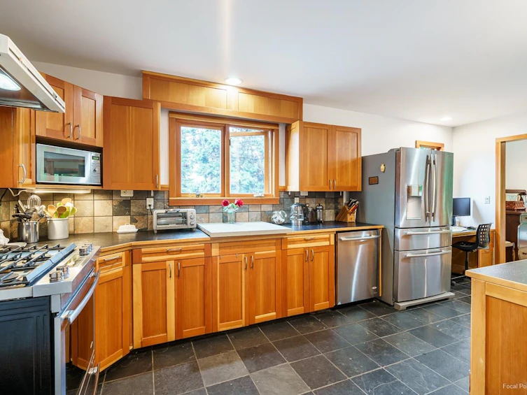 5 View Court, Port Moody, BC, V3H 3X3 - 3