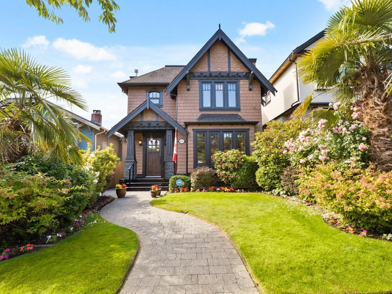 4640 W 7th Avenue, Vancouver BC V6R 1X5