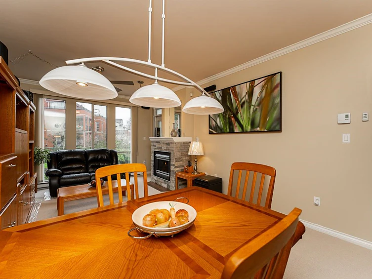 206-3 Renaissance Square, New Westminster, BC, V3M 6K4 - 11