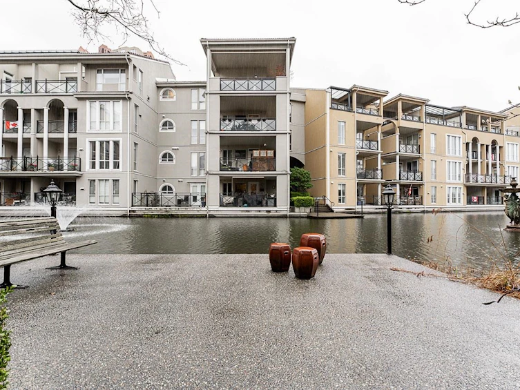 206-3 Renaissance Square, New Westminster, BC, V3M 6K4 - 27