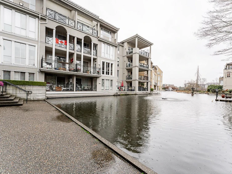 206-3 Renaissance Square, New Westminster, BC, V3M 6K4 - 26
