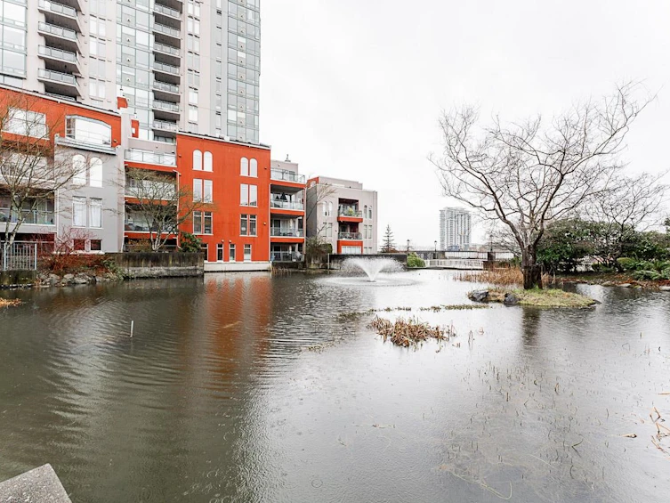 206-3 Renaissance Square, New Westminster, BC, V3M 6K4 - 29