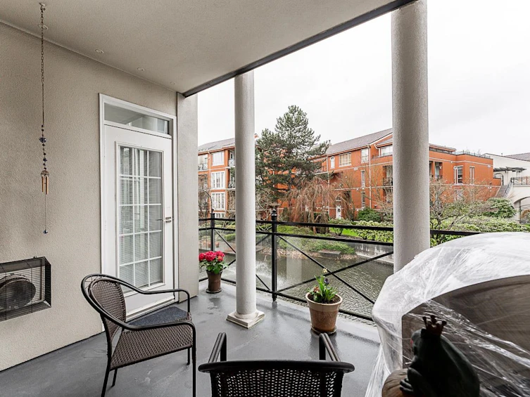 206-3 Renaissance Square, New Westminster, BC, V3M 6K4 - 3