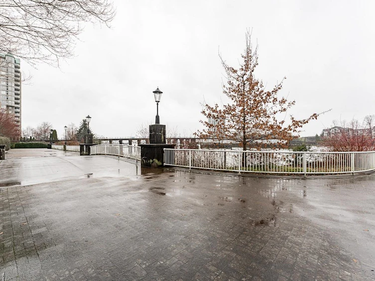 206-3 Renaissance Square, New Westminster, BC, V3M 6K4 - 30