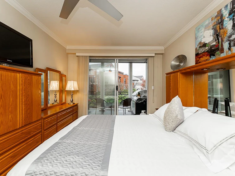206-3 Renaissance Square, New Westminster, BC, V3M 6K4 - 17