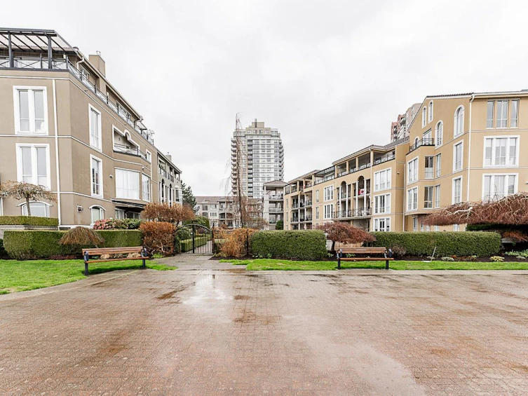 206-3 Renaissance Square, New Westminster, BC, V3M 6K4 - 32