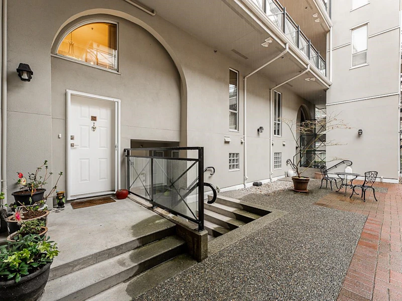 206 - 3 Renaissance Square, New Westminster BC V3M 6K4
