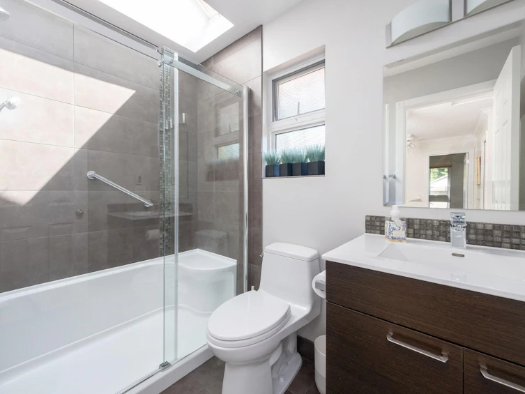 1504 Jubilee Court, North Vancouver, BC, V7G 2B9 - 23