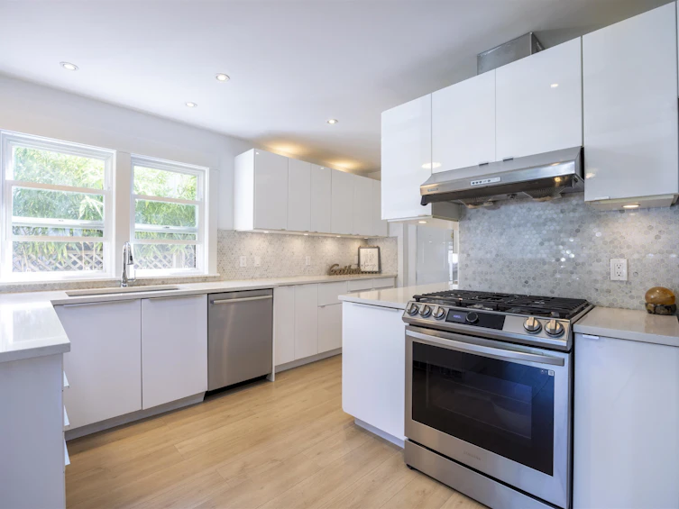 931 Sperling Avenue, Burnaby, BC, V5B 4H7 - 10
