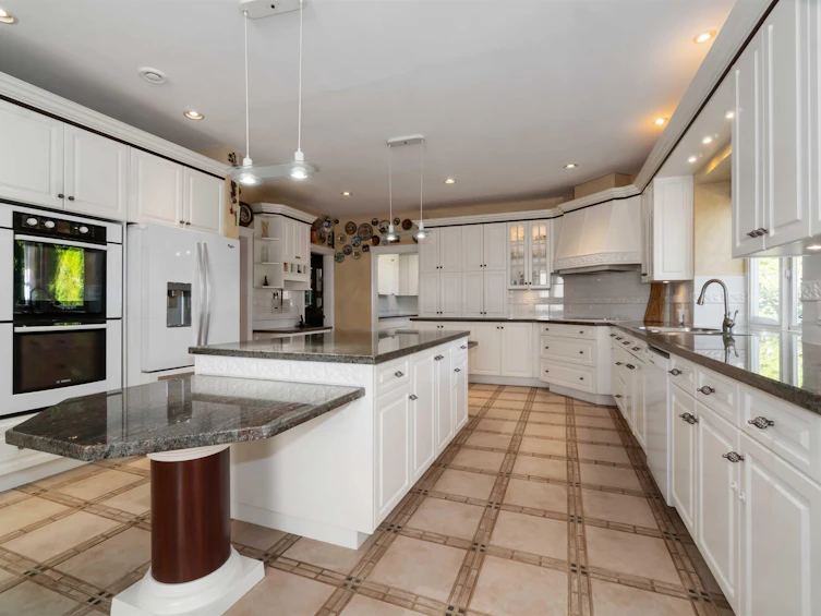 7483 Government Road, Burnaby, BC, V5A 2C5 - 10