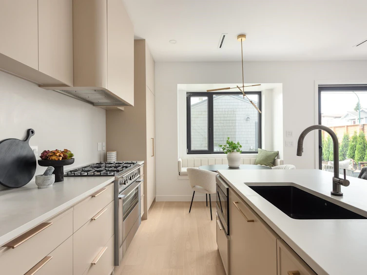 2796 E Georgia Street, Vancouver, BC, V5K 2K2 - 4
