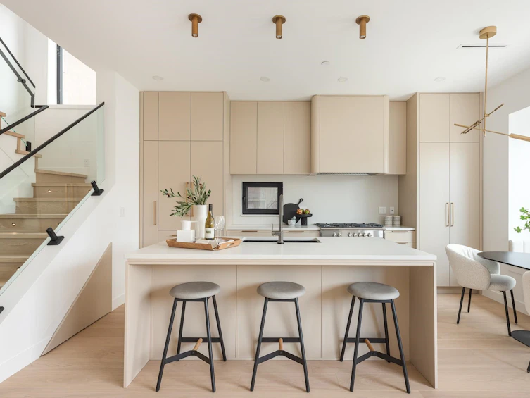 2796 E Georgia Street, Vancouver, BC, V5K 2K2 - 2