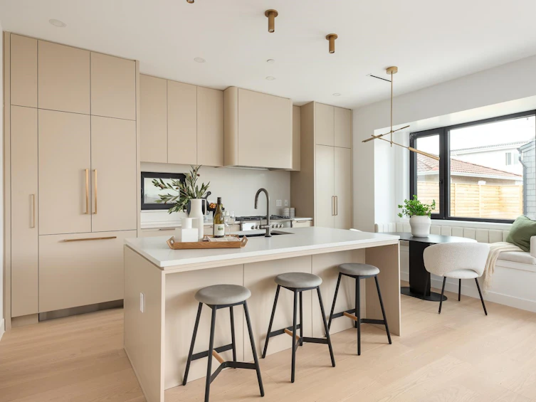 2796 E Georgia Street, Vancouver, BC, V5K 2K2 - 3