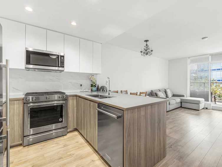 908-8940 University Crescent, Burnaby, BC, V5A 4Y8 - 8