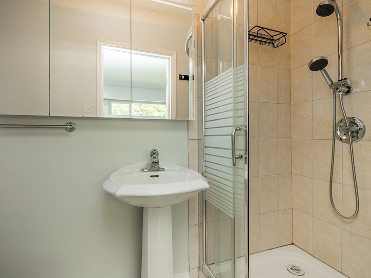 7522 Mark Crescent, Burnaby, BC, V5A 1Z3 - 17