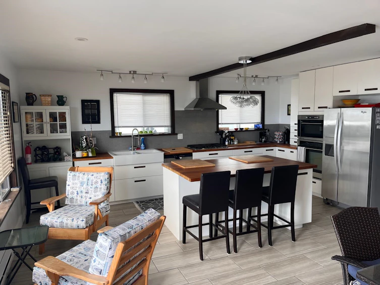 4808 Sunshine Coast Highway, Sechelt, BC, V7Z 0G3 - 2