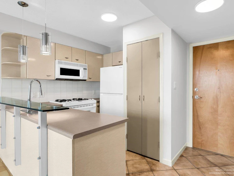 1601-501 Pacific Street, Vancouver, BC, V6Z 2X6 - 4