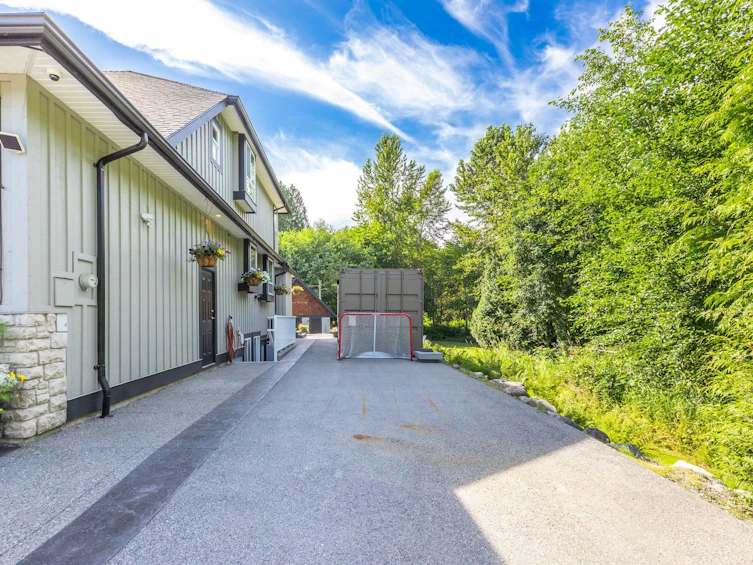 10095 181 Street, Surrey, BC, V4N 5B5 - 11
