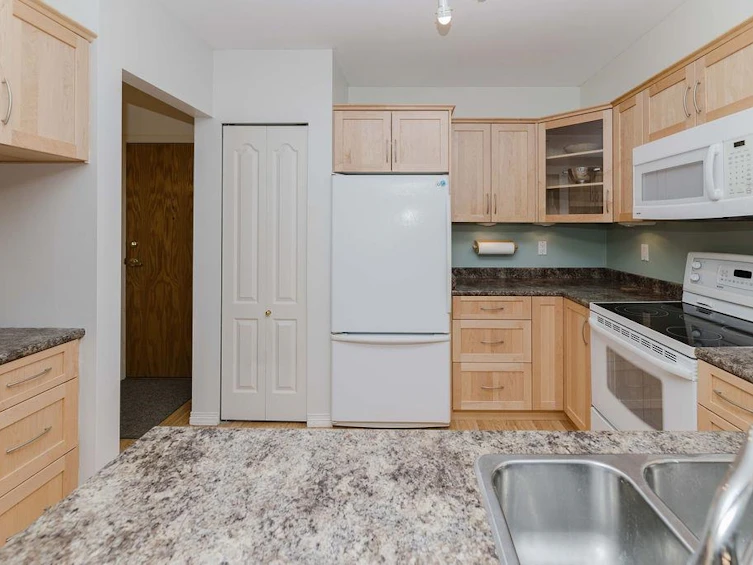 302-5780 Trail Avenue, Sechelt, BC, V0N 3A6 - 6