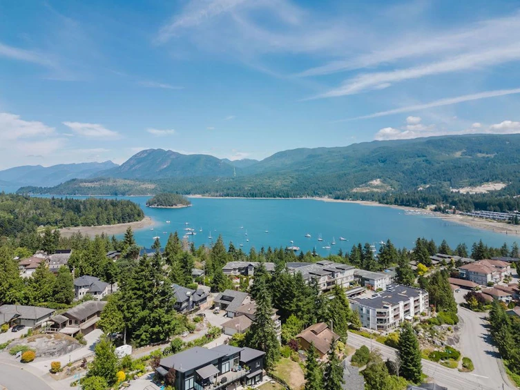 302-5780 Trail Avenue, Sechelt, BC, V0N 3A6 - 2