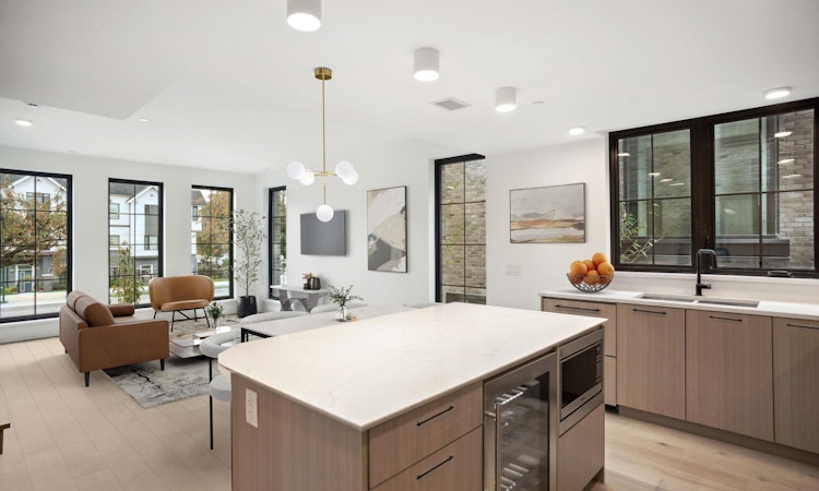 101-157 W King Edward Avenue