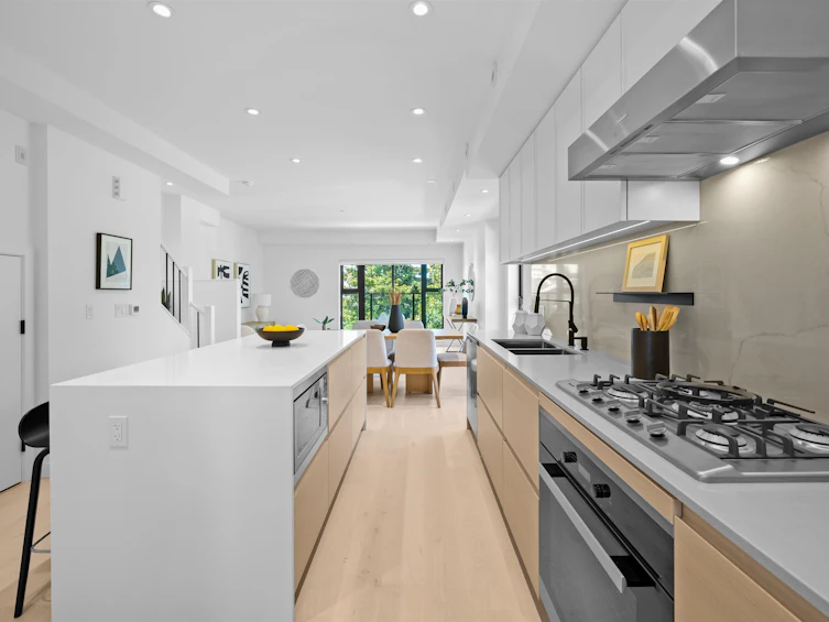 584 W 28th Avenue, Vancouver, BC, V5Z 2H1 - 2