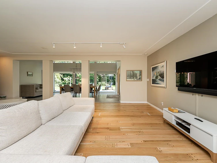 4151 Tytahun Crescent, Vancouver, BC, V5N 3N1 - 4
