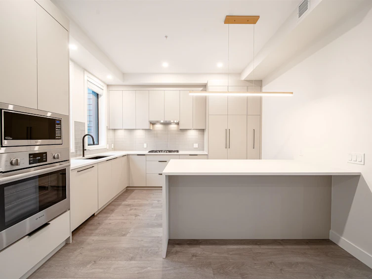 218-8699 Spires Road, Richmond, BC, V6Y 1W4
