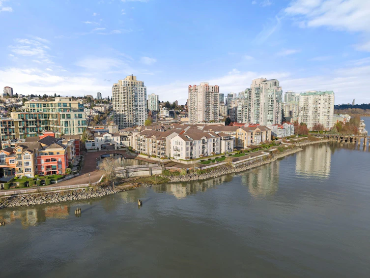 306-2 Renaissance Square, New Westminster, BC, V3M 6K3 - 26