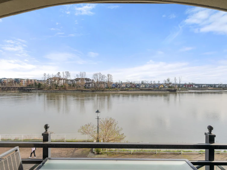 306-2 Renaissance Square, New Westminster, BC, V3M 6K3 - 14