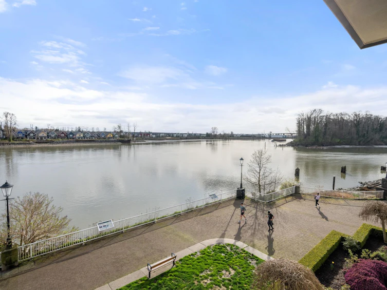306-2 Renaissance Square, New Westminster, BC, V3M 6K3 - 2
