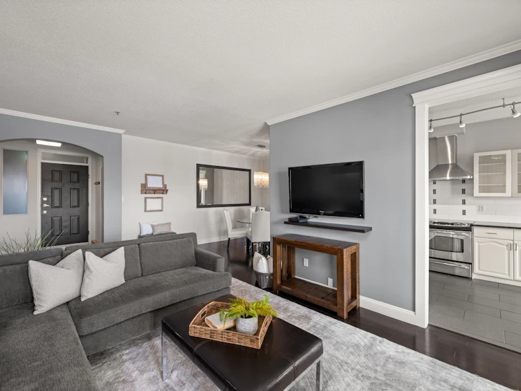 306-2 Renaissance Square, New Westminster, BC, V3M 6K3 - 5