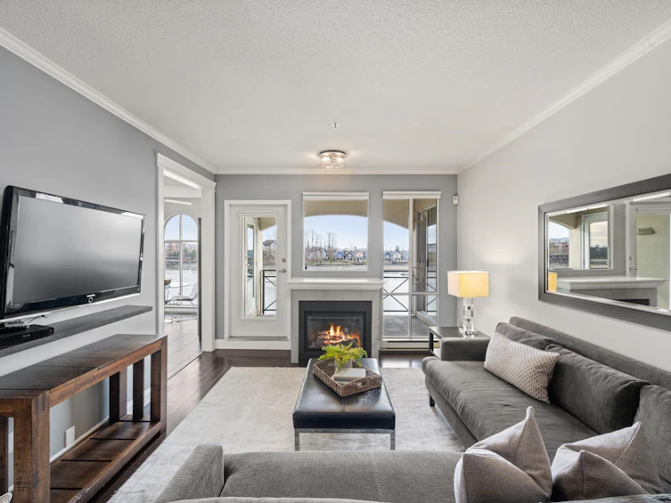 306-2 Renaissance Square, New Westminster, BC, V3M 6K3 - 3