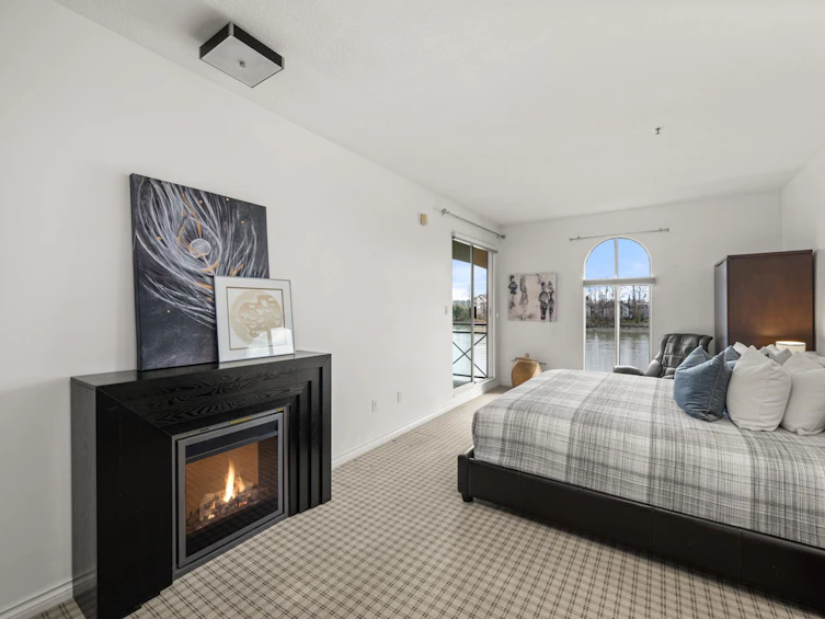 306-2 Renaissance Square, New Westminster, BC, V3M 6K3 - 19