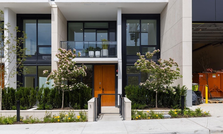 TH1-135 E 13th Street