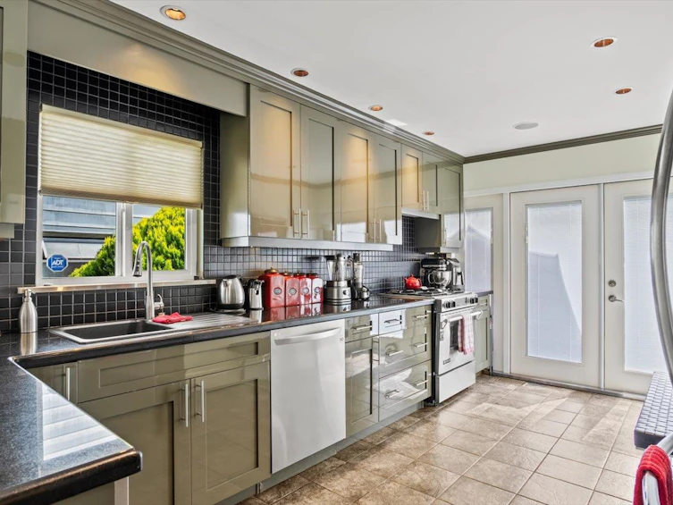 2205 Mcgill Street, Vancouver, BC, V5L 1C3 - 10