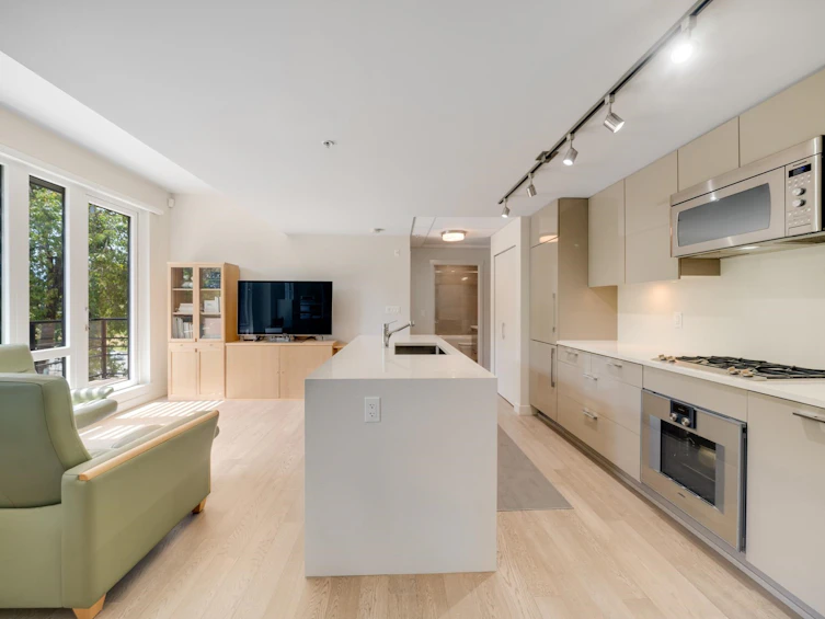 304-4488 Cambie Street, Vancouver, BC, V5Y 0M2 - 8