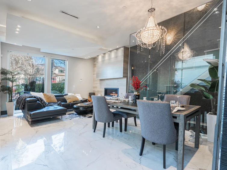 1072 E 39th Avenue, Vancouver, BC, V5W 1L1 - 4