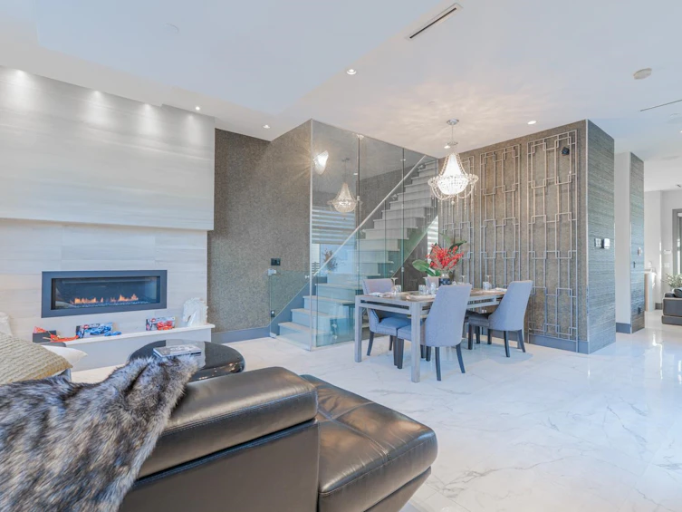 1072 E 39th Avenue, Vancouver, BC, V5W 1L1 - 3