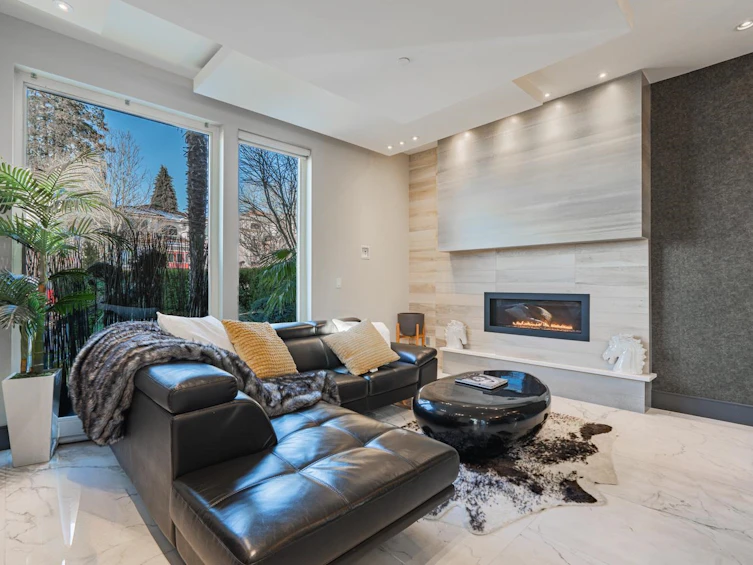 1072 E 39th Avenue, Vancouver, BC, V5W 1L1 - 2