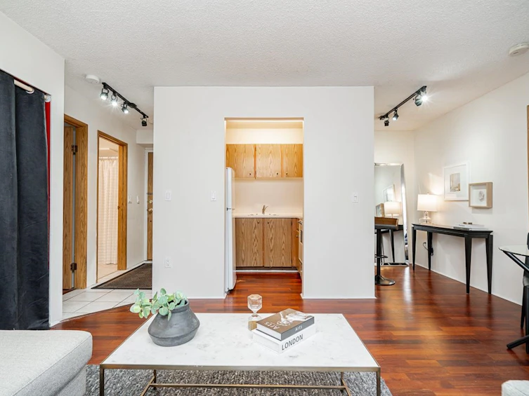 204-2239 W 1st Avenue, Vancouver, BC, V6K 1E9 - 4