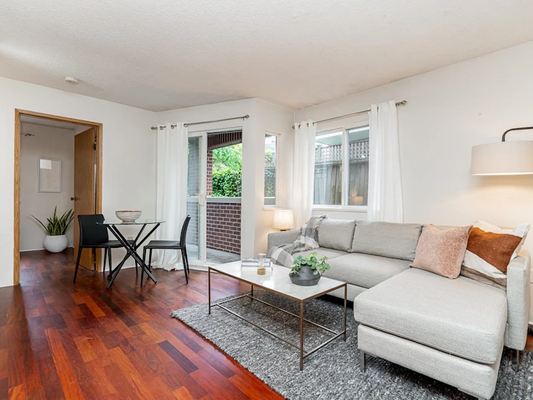 204-2239 W 1st Avenue, Vancouver, BC, V6K 1E9 - 2