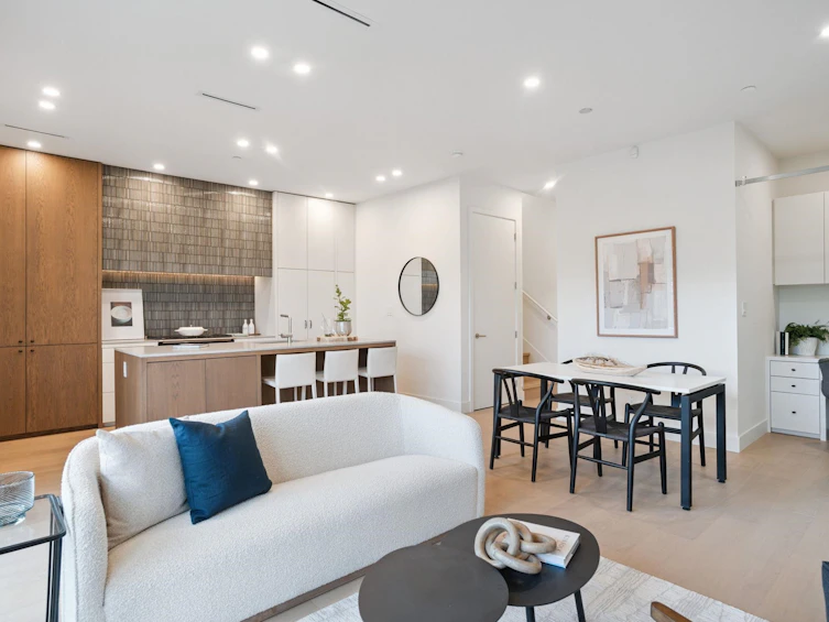 2-4756 Argyle Street, Vancouver, BC, V5N 3X8 - 3