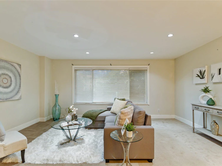 2072 Springer Avenue, Burnaby, BC, V5B 3M5 - 4