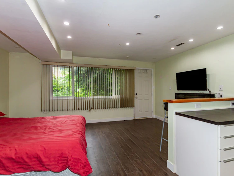 2072 Springer Avenue, Burnaby, BC, V5B 3M5 - 21