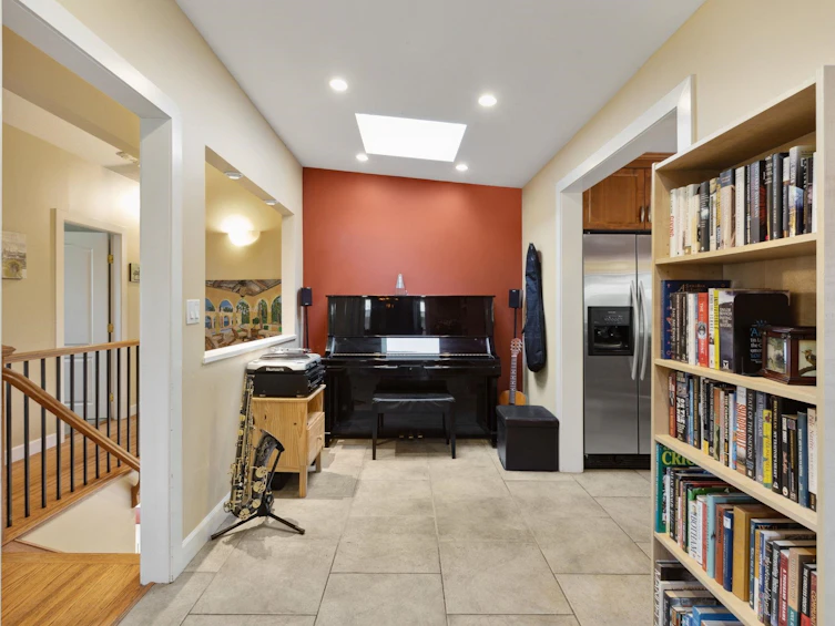 2591 Belloc Street, North Vancouver, BC, V7H 1H9 - 15