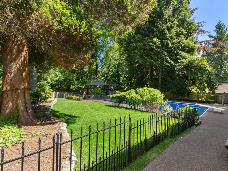 2591 Belloc Street, North Vancouver, BC, V7H 1H9 - 36