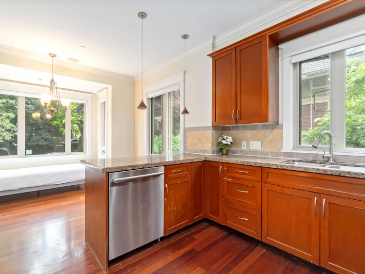2506 W 8th Avenue, Vancouver, BC, V6K 2B4 - 10