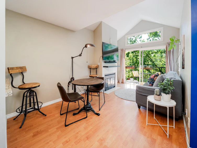303-633 W 16th Avenue, Vancouver, BC, V5Z 1S5 - 3